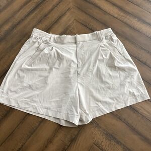 Vuori women Villa shorts Size XL Talc Pockets